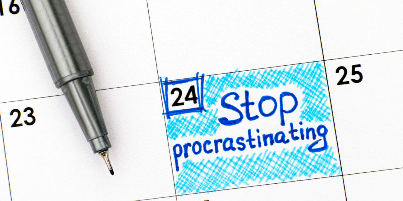 Procrastinators Rush to Meet Holiday Deadline