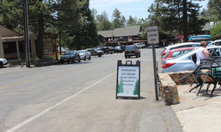 Shopping Center Restrooms Open in Idyllwild