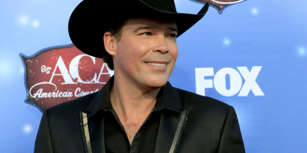 Clay Walker to Headline Stepping Out for COD