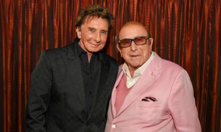 Barry Manilow to Moderate Q&A at Plaza Theatre